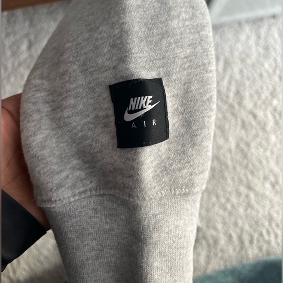 NIKE AIR Hoodie Women’s Medium Gray Sweatshirt Pullover Spell Out Logo. Size M - Picture 5 of 9